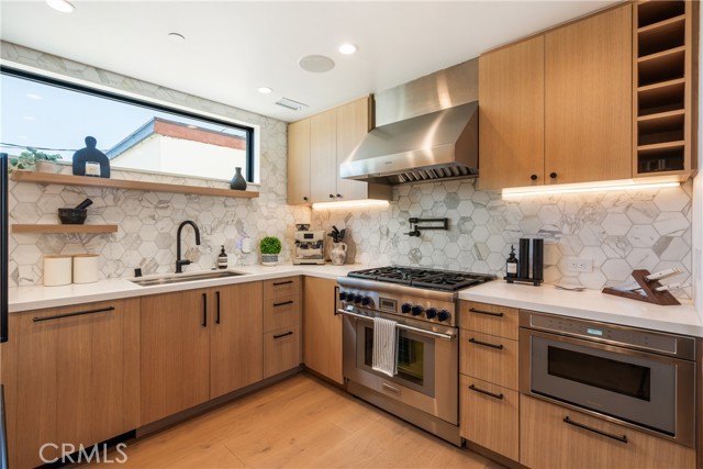 Detail Gallery Image 4 of 32 For 521 1/2 Iris, Corona Del Mar,  CA 92625 - 2 Beds | 2/1 Baths