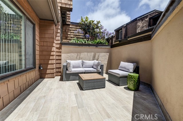 Detail Gallery Image 9 of 41 For 32 Canyon Island Dr, Newport Beach,  CA 92660 - 2 Beds | 2 Baths