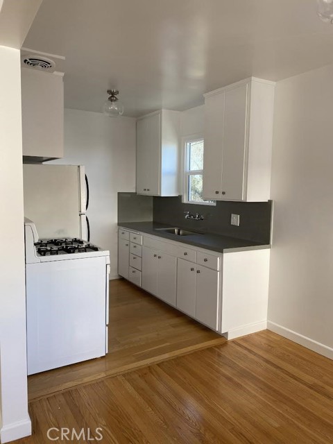 Detail Gallery Image 20 of 25 For 2332 20th St, Santa Monica,  CA 90405 - – Beds | – Baths