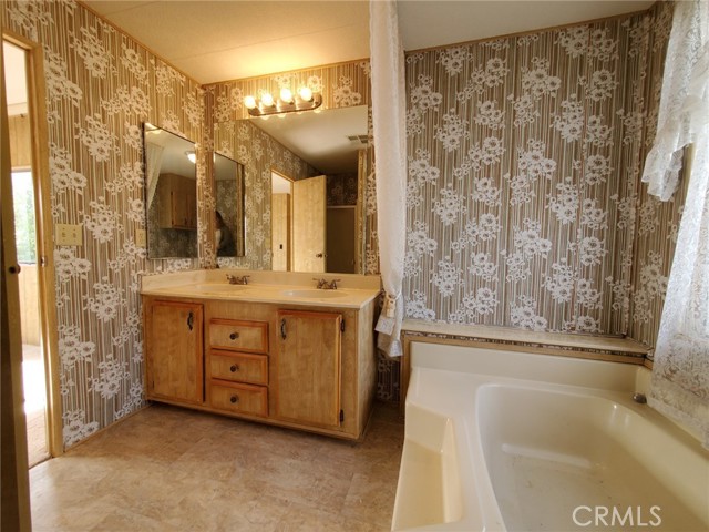 Detail Gallery Image 14 of 16 For 21421 Brier Way, Saugus,  CA 91350 - 2 Beds | 2 Baths