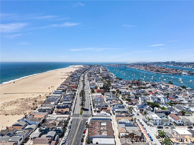 206 E Balboa Boulevard, Newport Beach, California 92661, 3 Bedrooms Bedrooms, ,3 BathroomsBathrooms,Residential Lease,For Rent,206 E Balboa Boulevard,CRIV25010739