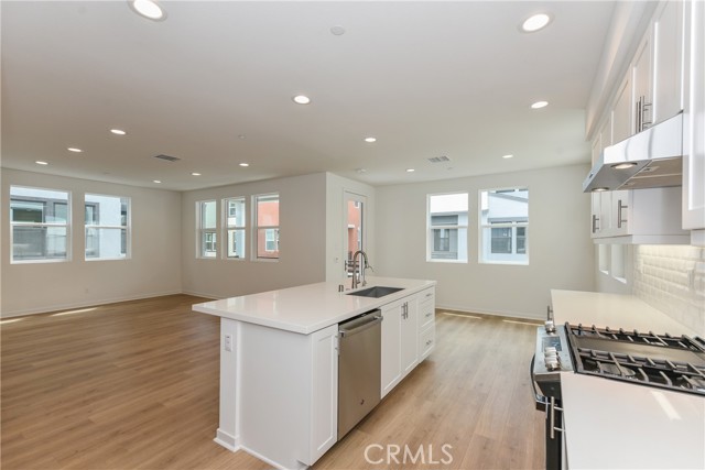 115 Allusion, Irvine CA: https://media.crmls.org/medias/1253bcb9-bfa3-4e05-ad3b-f1b31b8241e1.jpg