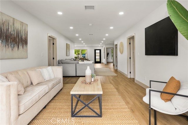 5161 E 27th Street, Long Beach CA: https://media.crmls.org/medias/1254079e-b95b-43f6-8fbd-5d061b19328a.jpg