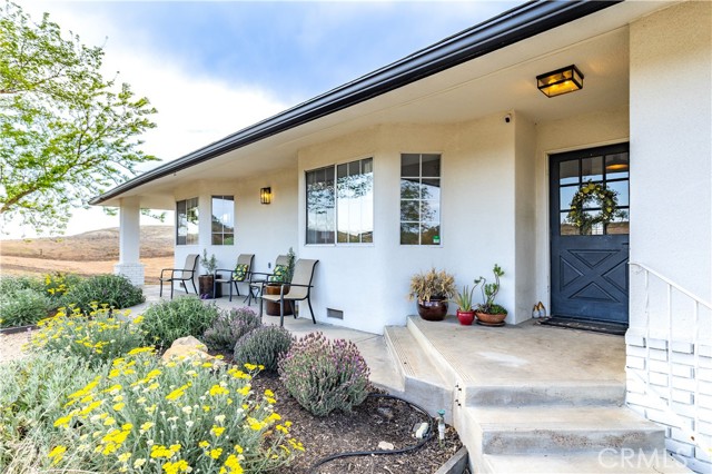 3150 Bluegrass Place, Creston CA: https://media.crmls.org/medias/12549bfb-eef3-41aa-9763-26ab64971b7c.jpg
