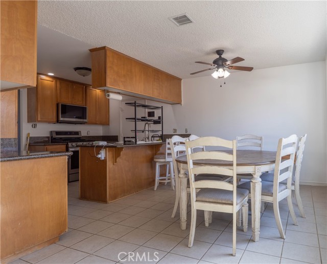 Detail Gallery Image 9 of 29 For 8673 Camelia Dr, Riverside,  CA 92504 - 3 Beds | 2 Baths