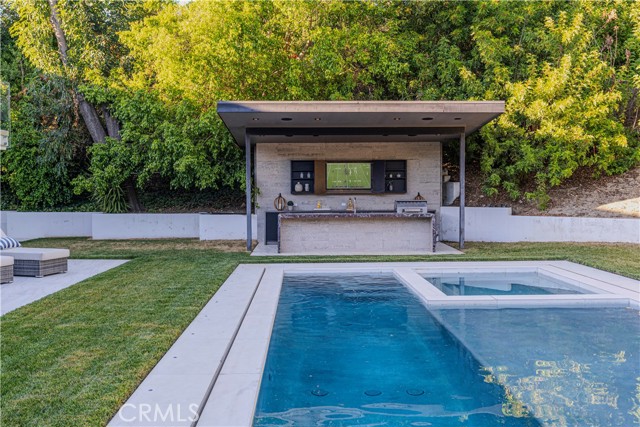 Detail Gallery Image 7 of 46 For 3030 Deep Canyon Dr, Beverly Hills,  CA 90210 - 5 Beds | 6 Baths