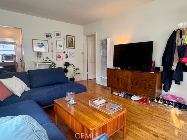 1302 Bonnie Brae Street, Hermosa Beach CA: https://media.crmls.org/medias/1255b2e7-7914-4951-a4e2-48b426c6984a.jpg
