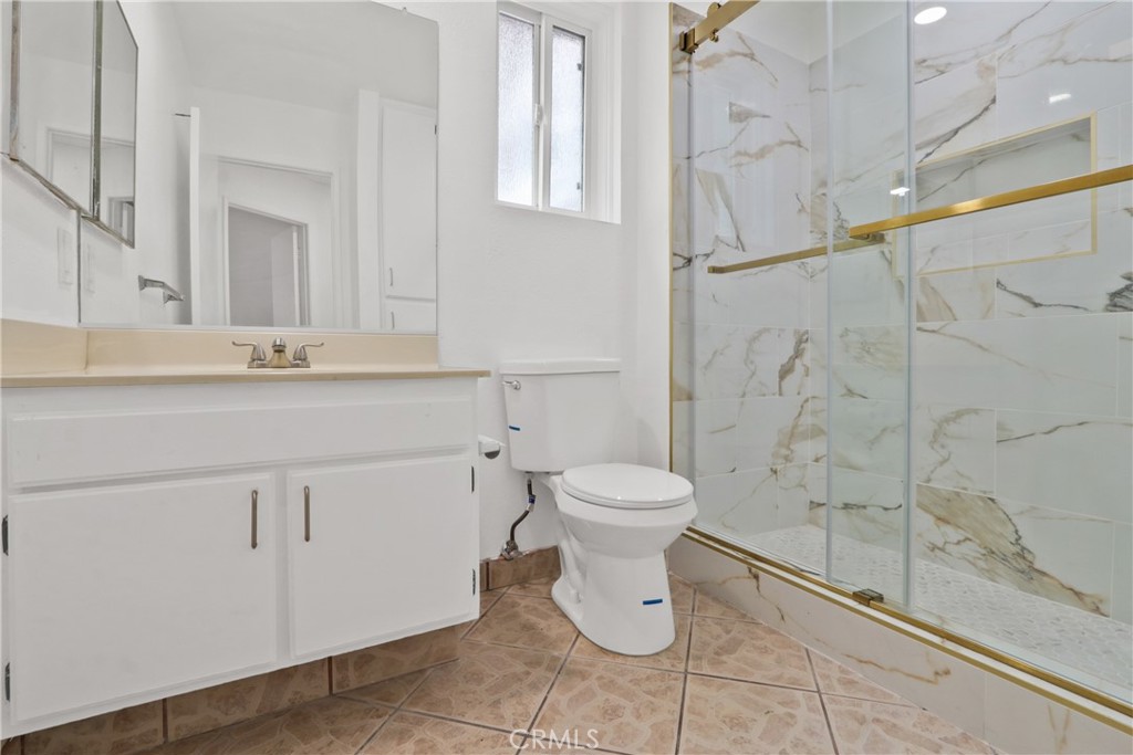 https://media.crmls.org/medias/12560a24-622e-4db1-b81e-88caaa373bbb.jpg?preset=X-Large