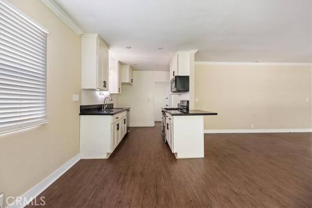 4402 Highgrove Avenue, Torrance CA: https://media.crmls.org/medias/12566bd2-2388-4b9e-aec3-b5624965d592.jpg