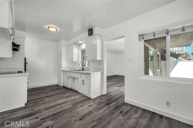 Detail Gallery Image 8 of 18 For 3706 Redondo Beach #B,  Torrance,  CA 90504 - 2 Beds | 1 Baths