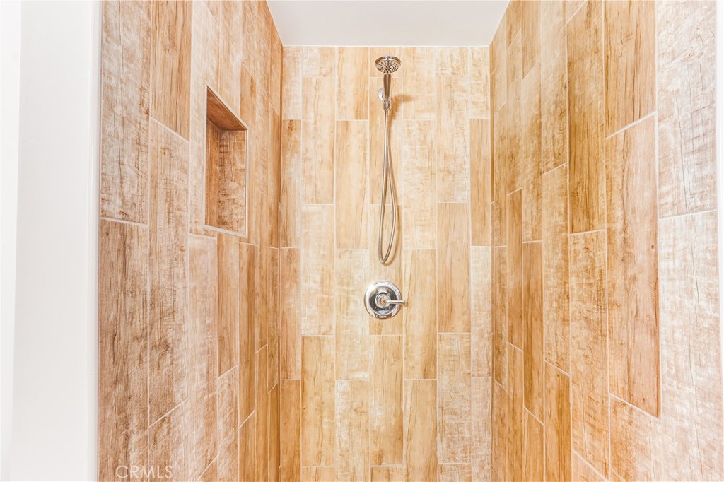 https://media.crmls.org/medias/12572bfc-bf5d-47b3-8c53-5244816d57bf.jpg?preset=X-Large