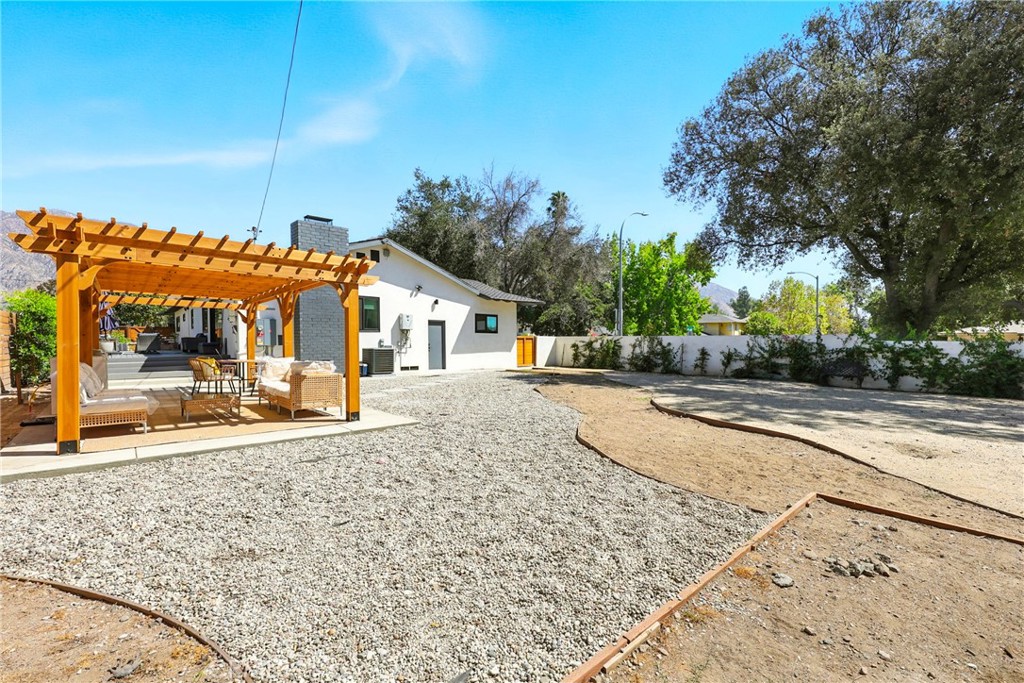 https://media.crmls.org/medias/125798de-464f-437a-915e-587f2ea23b08.jpg?preset=X-Large