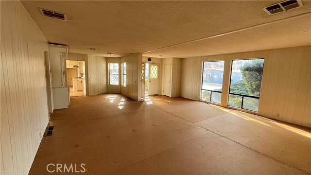 Detail Gallery Image 9 of 23 For 119 Poinsettia Gardens Dr #119,  Ventura,  CA 93004 - 2 Beds | 2 Baths