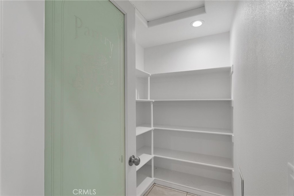https://media.crmls.org/medias/12592041-f177-4318-856f-8827f988232c.jpg?preset=X-Large