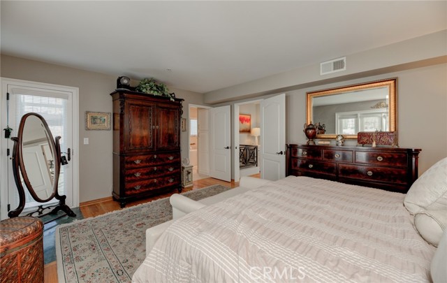 Detail Gallery Image 18 of 41 For 417 Crest Dr, Manhattan Beach,  CA 90266 - 3 Beds | 3/1 Baths