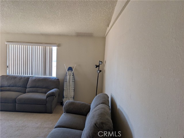 15423 Sitting Bull Street, Victorville CA: https://media.crmls.org/medias/1259e0f4-33ed-43f7-b308-8bc80674cc9e.jpg