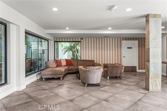 1230 Horn Avenue, West Hollywood CA: https://media.crmls.org/medias/125b55f3-43ec-4352-aebb-38e29b5e0d40.jpg