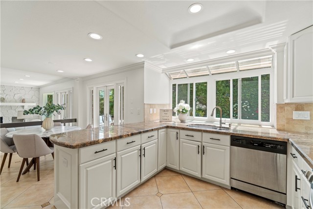 16 Harrisburg, Irvine CA: https://media.crmls.org/medias/125cb403-7ae3-482f-9a44-4bcb1f5673e9.jpg