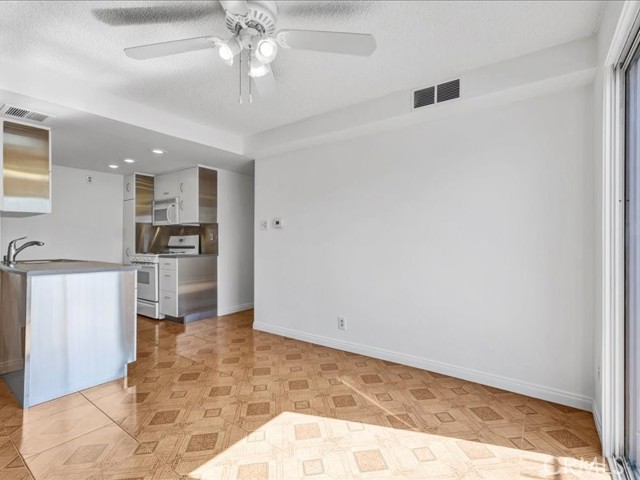 Detail Gallery Image 10 of 28 For 3030 Valle Vista Dr #27,  Los Angeles,  CA 90065 - 2 Beds | 1 Baths