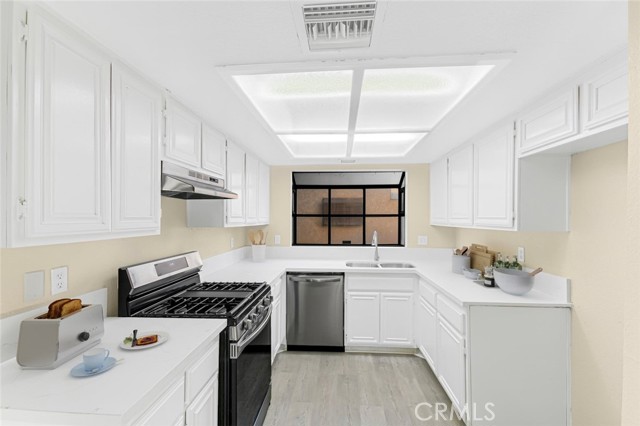 Detail Gallery Image 4 of 21 For 429 W Avenue J5 #4,  Lancaster,  CA 93534 - 2 Beds | 2/1 Baths