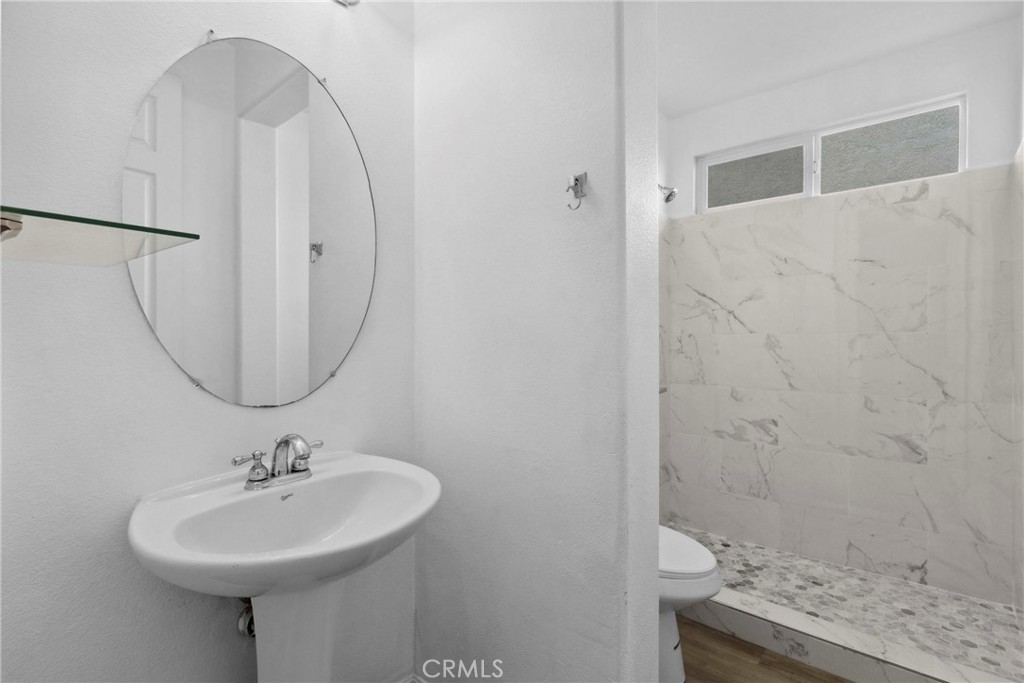 https://media.crmls.org/medias/125e836f-07b7-4f27-885a-368498c4622c.jpg?preset=X-Large