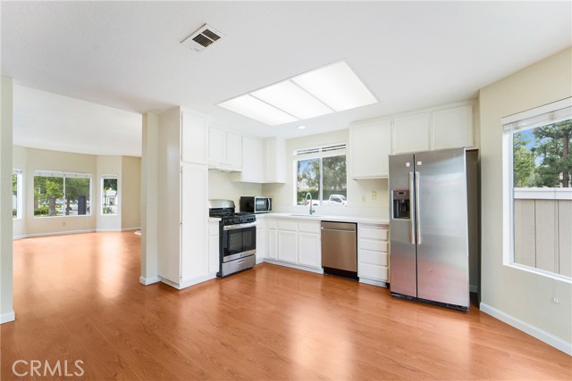 Detail Gallery Image 13 of 28 For 120 Monroe, Irvine,  CA 92620 - 3 Beds | 2/1 Baths