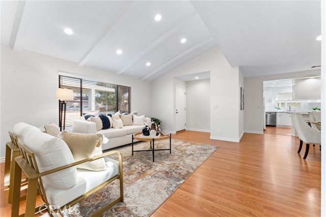 Detail Gallery Image 10 of 68 For 2544 Park Lake, Santa Ana,  CA 92705 - 2 Beds | 2 Baths