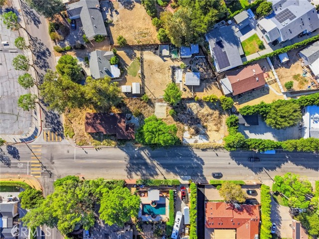 23201 Califa Street photo 4