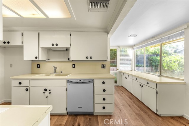 1204 San Jacinto, Redlands CA: https://media.crmls.org/medias/1261b308-c19c-4bbe-b829-d1c30214b58e.jpg