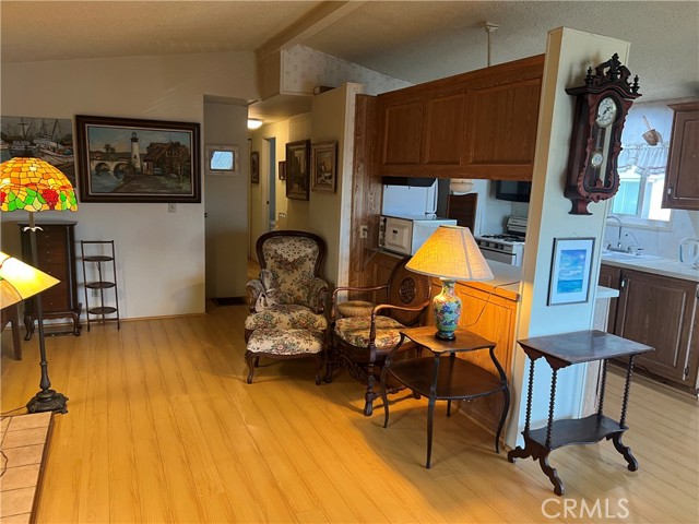 Detail Gallery Image 10 of 23 For 21001 Plummer St #34,  Chatsworth,  CA 91311 - 2 Beds | 2 Baths