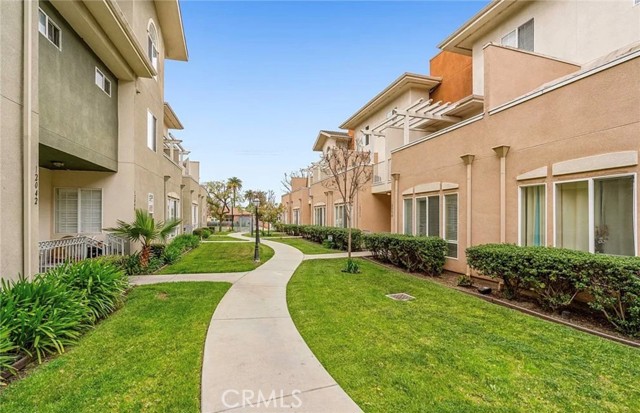 Detail Gallery Image 1 of 21 For 12056 S Broadway, Los Angeles,  CA 90061 - 3 Beds | 2 Baths