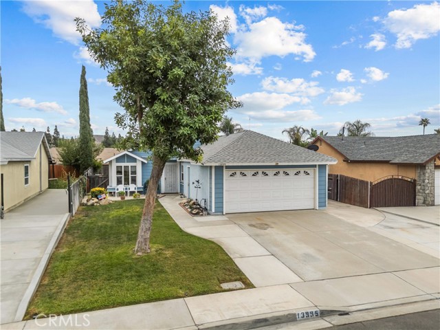 13995 Ranchero Dr, Fontana CA: https://media.crmls.org/medias/126497b4-637a-47db-98c5-5623b034448f.jpg