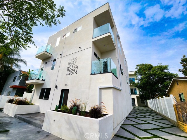 11255 Tiara Street, North Hollywood CA: https://media.crmls.org/medias/1264e278-609f-483f-9cca-1ece09b44235.jpg