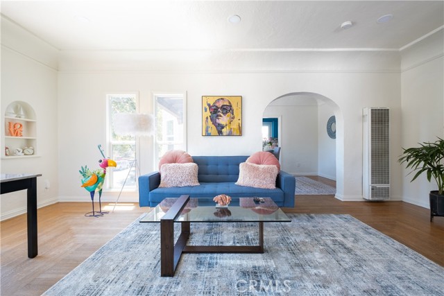Detail Gallery Image 3 of 40 For 2533 Eucalyptus Ave, Long Beach,  CA 90806 - 8 Beds | 5 Baths