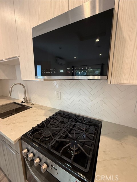 Detail Gallery Image 14 of 14 For 8045 Darby, Reseda,  CA 91335 - – Beds | – Baths