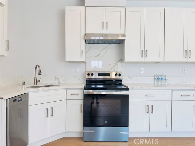 17522 Lemay Street, Lake Balboa CA: https://media.crmls.org/medias/12659208-4534-433d-8b31-3f739b266d98.jpg