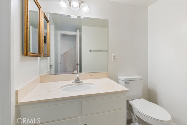 Detail Gallery Image 22 of 49 For 305 Robin Hood Ln, Costa Mesa,  CA 92627 - 5 Beds | 2/2 Baths