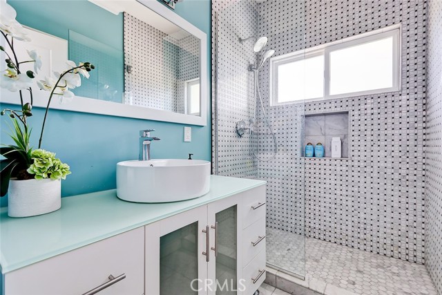 2615 Valley Drive, Manhattan Beach, California 90266, 5 Bedrooms Bedrooms, ,4 BathroomsBathrooms,Residential,Sold,Valley,SB22170134