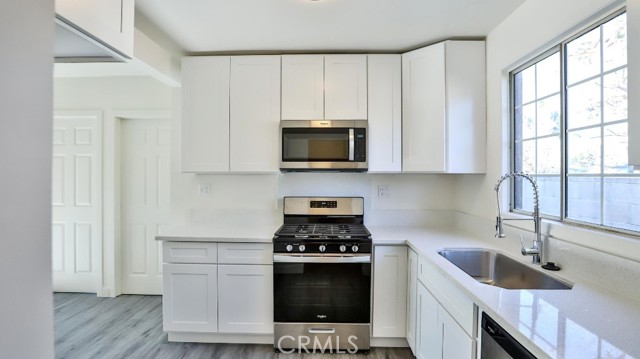 515 S Van Ness Avenue, Santa Ana CA: https://media.crmls.org/medias/1267135b-e7fb-4f04-9e2f-252542455798.jpg