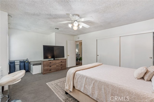 6858 John Dr, Jurupa Valley CA: https://media.crmls.org/medias/126724a9-80ed-41ef-9b39-05cb11ffca72.jpg