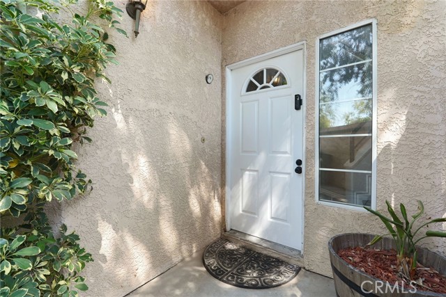 Detail Gallery Image 3 of 46 For 9400 1/2 Noble Ave, North Hills,  CA 91343 - 4 Beds | 3 Baths