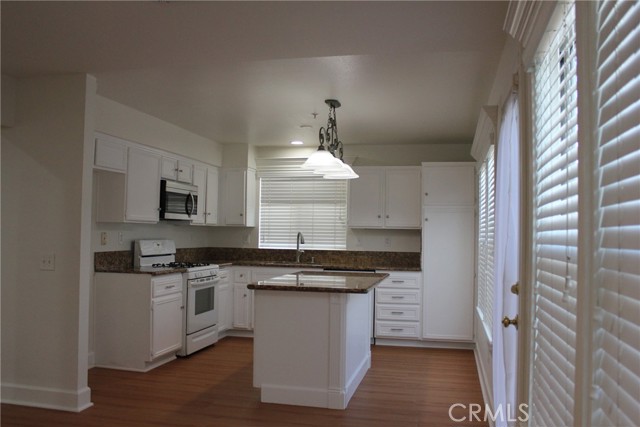 563 E City Court, Anaheim CA: https://media.crmls.org/medias/12680b94-c16d-4ea2-9c43-0256a7ce4f4a.jpg