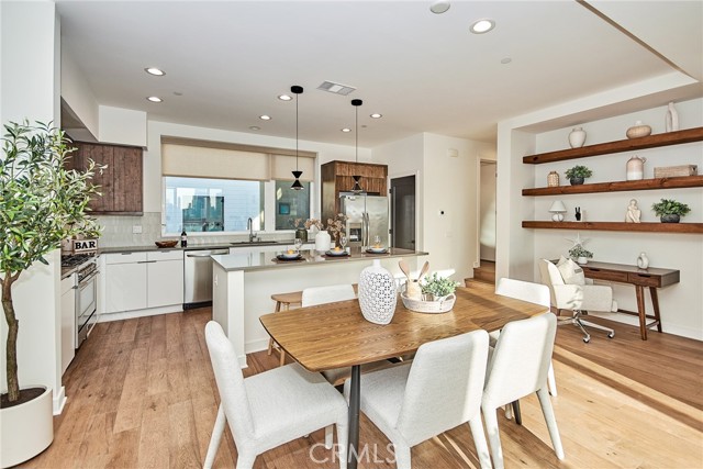 1050 N Joels Place, Los Angeles CA: https://media.crmls.org/medias/1268f1de-2212-4469-86c4-e6599a9834b5.jpg