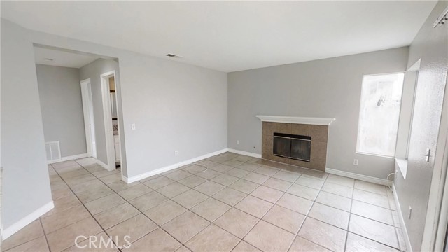 Detail Gallery Image 7 of 9 For 2421 W Calle Celeste Dr, Rialto,  CA 92377 - 5 Beds | 3 Baths
