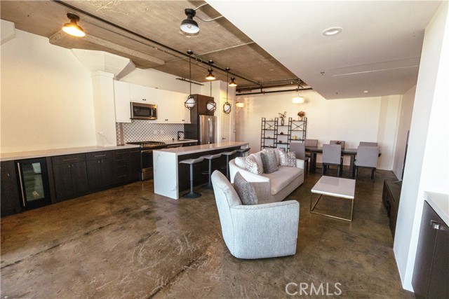 Detail Gallery Image 2 of 25 For 825 E 4th St #305,  Los Angeles,  CA 90013 - 2 Beds | 2 Baths