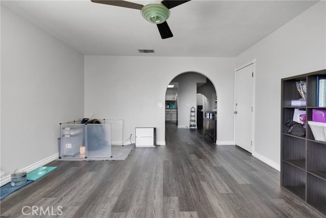22752 Roundup Way, Apple Valley CA: https://media.crmls.org/medias/126a36ab-7e24-4f96-8d19-159c1eeb658a.jpg