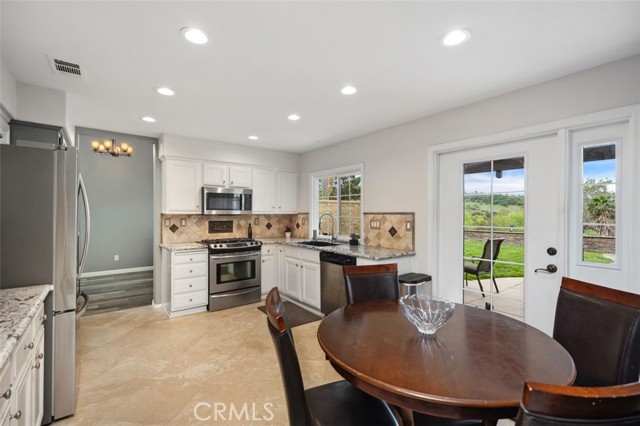 4 Chisholm Trail, Trabuco Canyon CA: https://media.crmls.org/medias/126a7468-3fe8-46f8-838e-26b147dbbef0.jpg