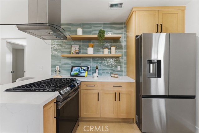 Detail Gallery Image 18 of 42 For 2010 Golden, Long Beach,  CA 90806 - 3 Beds | 2 Baths