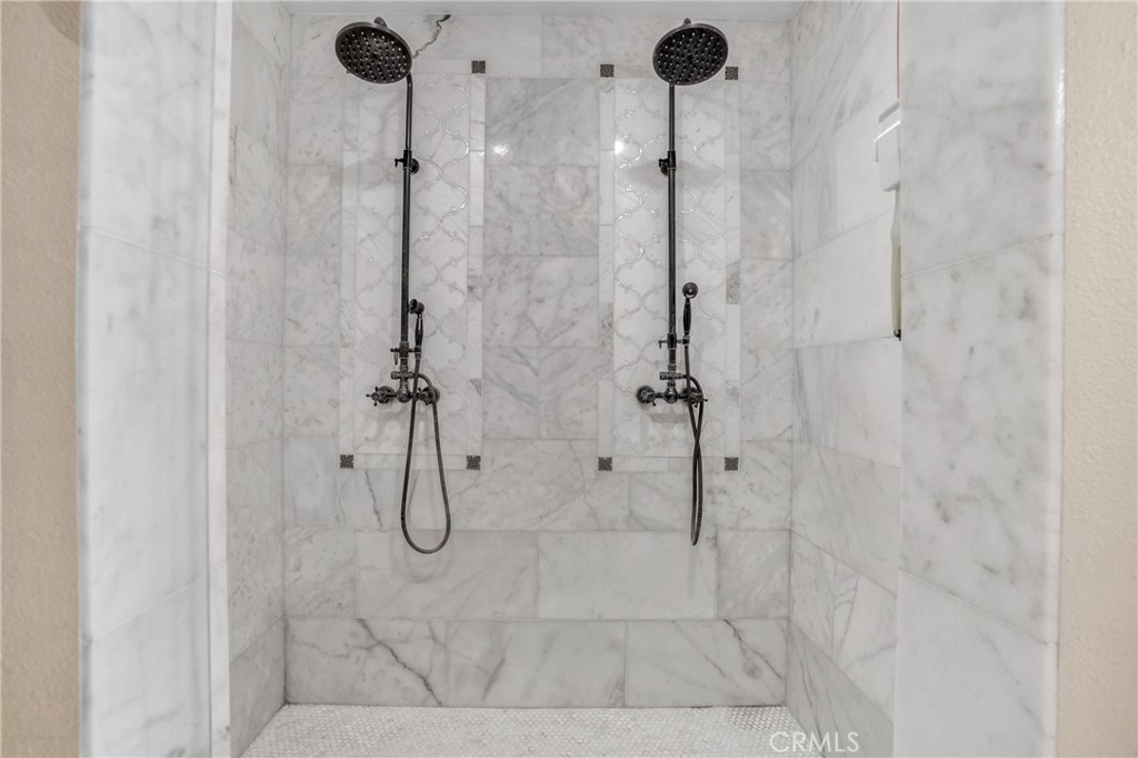 https://media.crmls.org/medias/126b4930-b419-4a5b-81cf-c6c48863237f.jpg?preset=X-Large