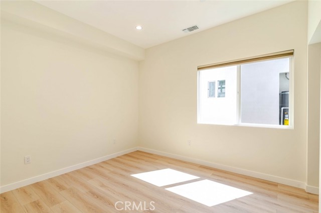 Detail Gallery Image 8 of 15 For 11937 1/2 Burton, North Hollywood,  CA 91605 - 2 Beds | 2 Baths